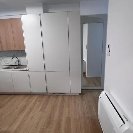 West Hills Apartment *