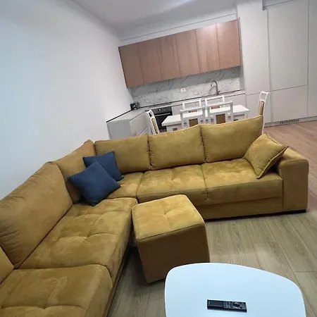 West Hills Apartment *