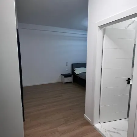 West Hills Apartment